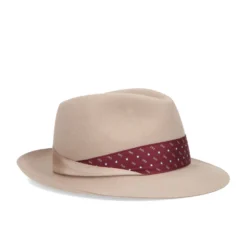 CAPPELLO MODELLO EUGENIO IN FELTRO BEIGE Con dettagli in seta bordeaux