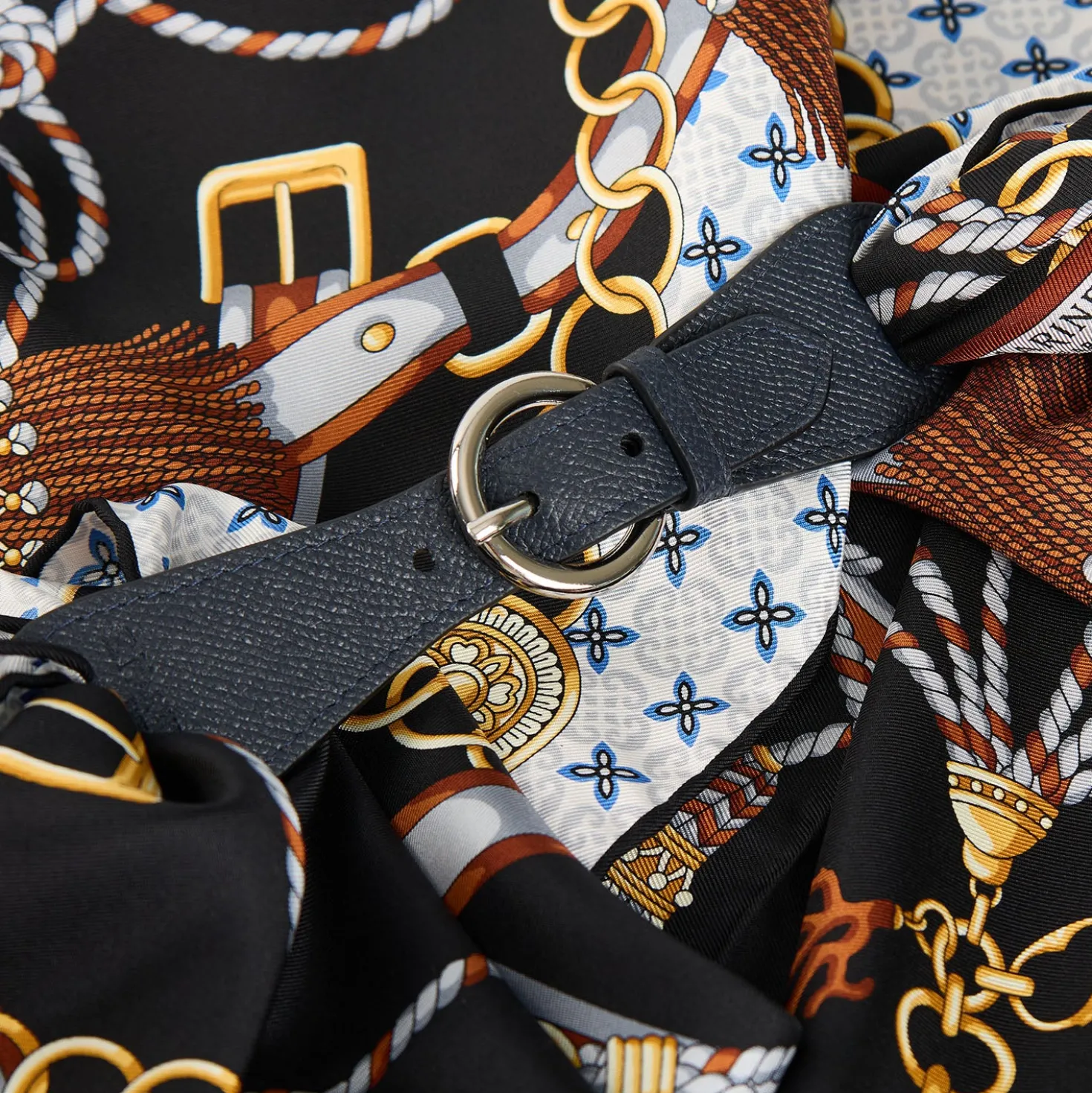 FERMAFOULARD IN PELLE BLU SCURO Con fibbia argentata