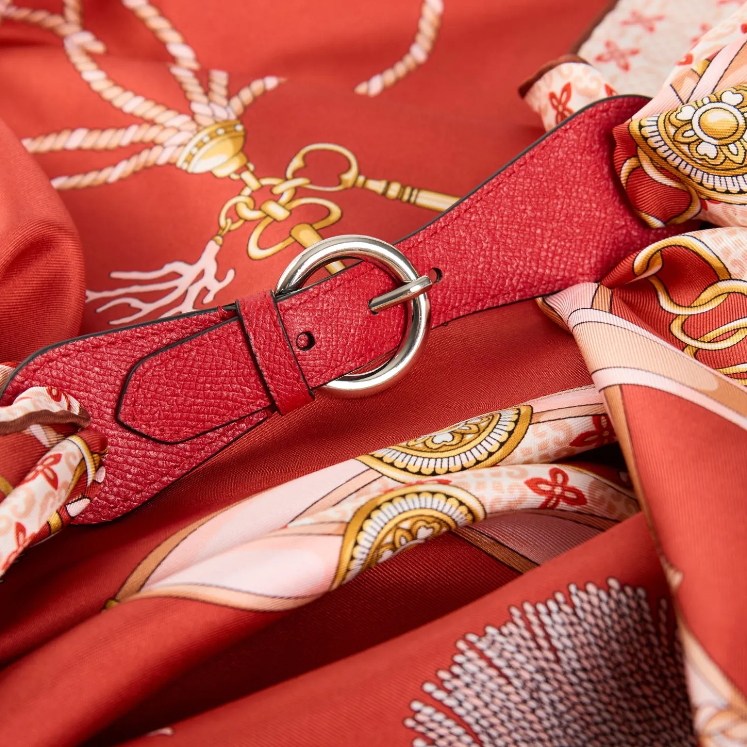 FERMAFOULARD IN PELLE ROSSO Con fibbia argentata