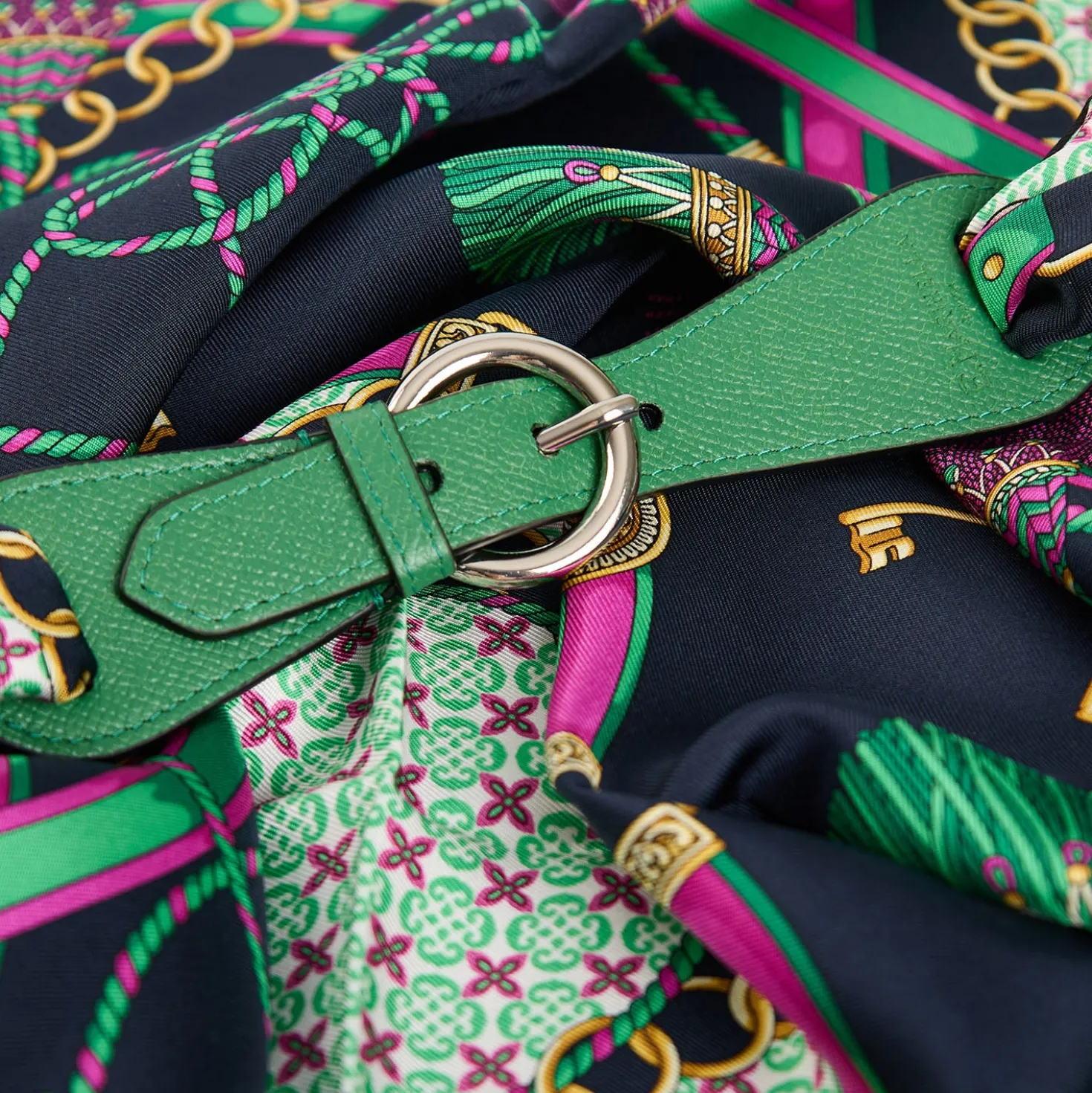 FERMAFOULARD IN PELLE VERDE Con fibbia argentata