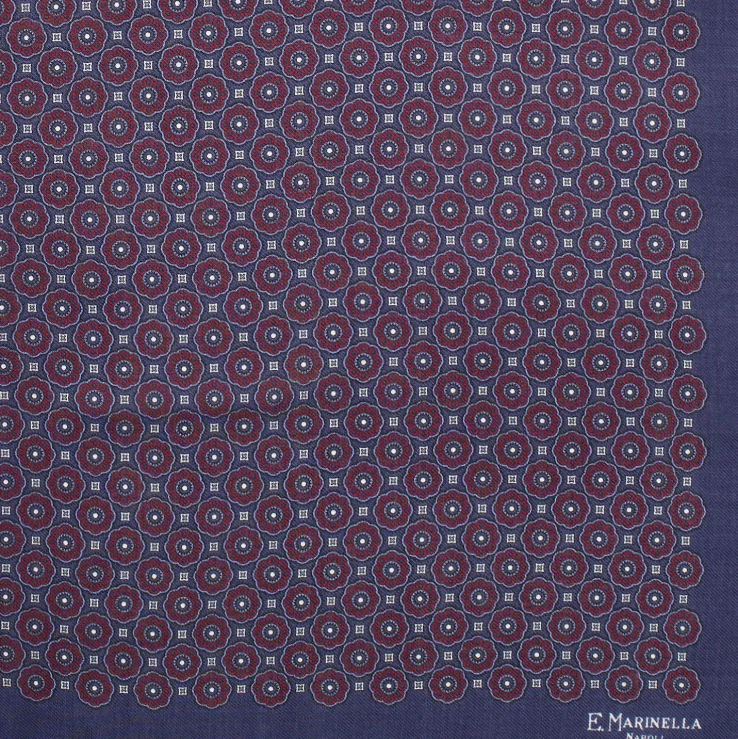 FOULARD IN LANA, CASHMERE E SETA 65 BLU SCURO Archivio inspiration 1985