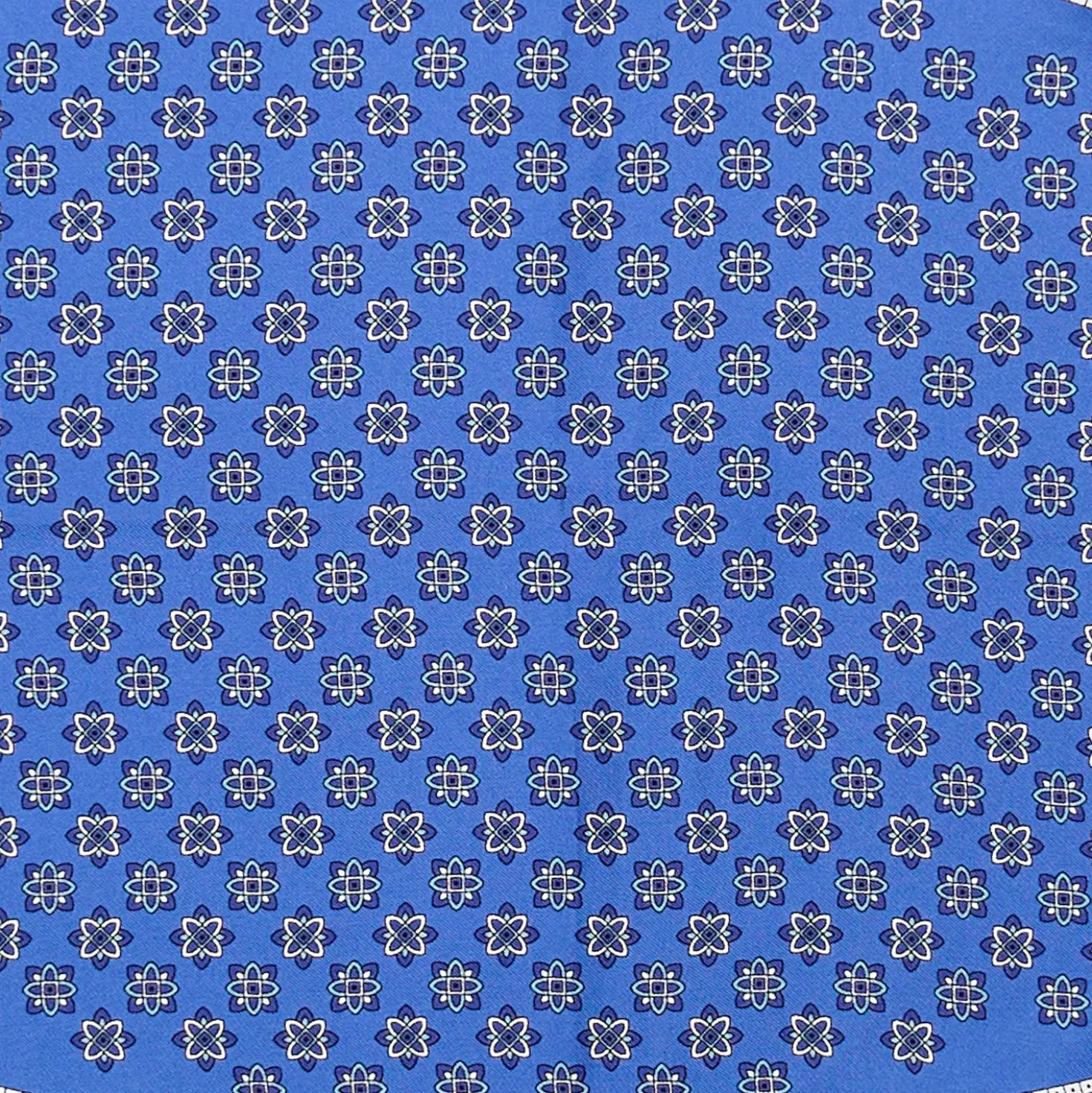 FOULARD ROMBO IN SETA BLU Microfantasia fiore