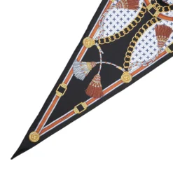 FOULARD ROMBO IN SETA NERO Collezione lucky charm