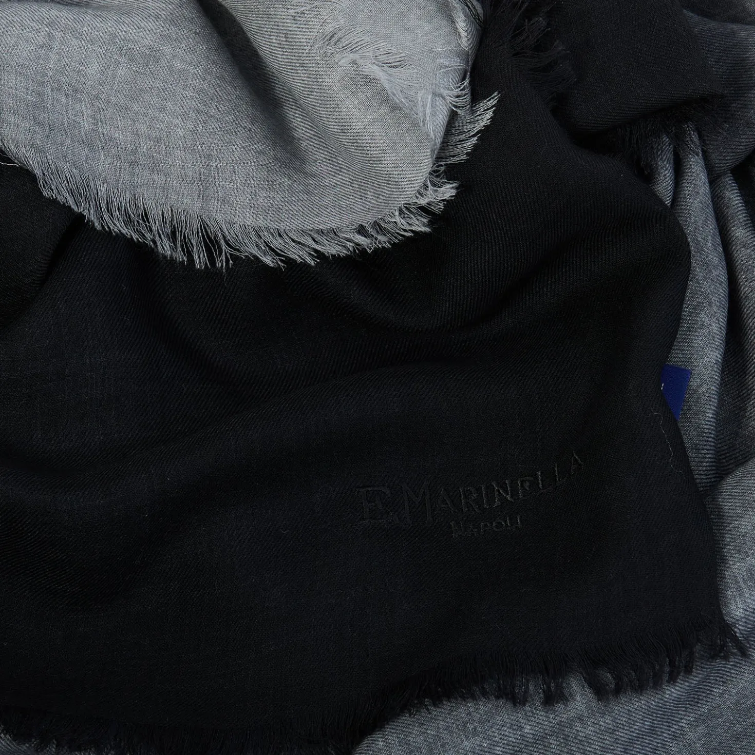 PASHMINA NERA E GRIGIA EFFETTO SFUMATO In cashmere