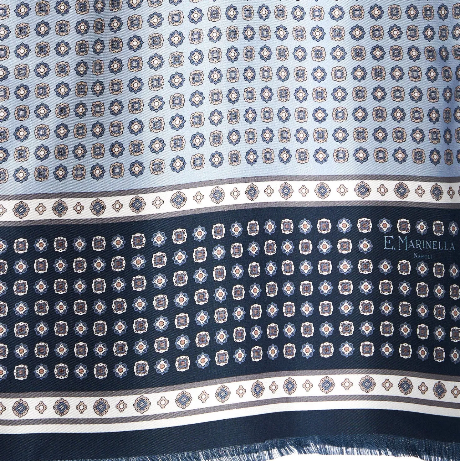 SCIARPA TUBOLARE AZZURRA IN SETA TWILL Busy pattern