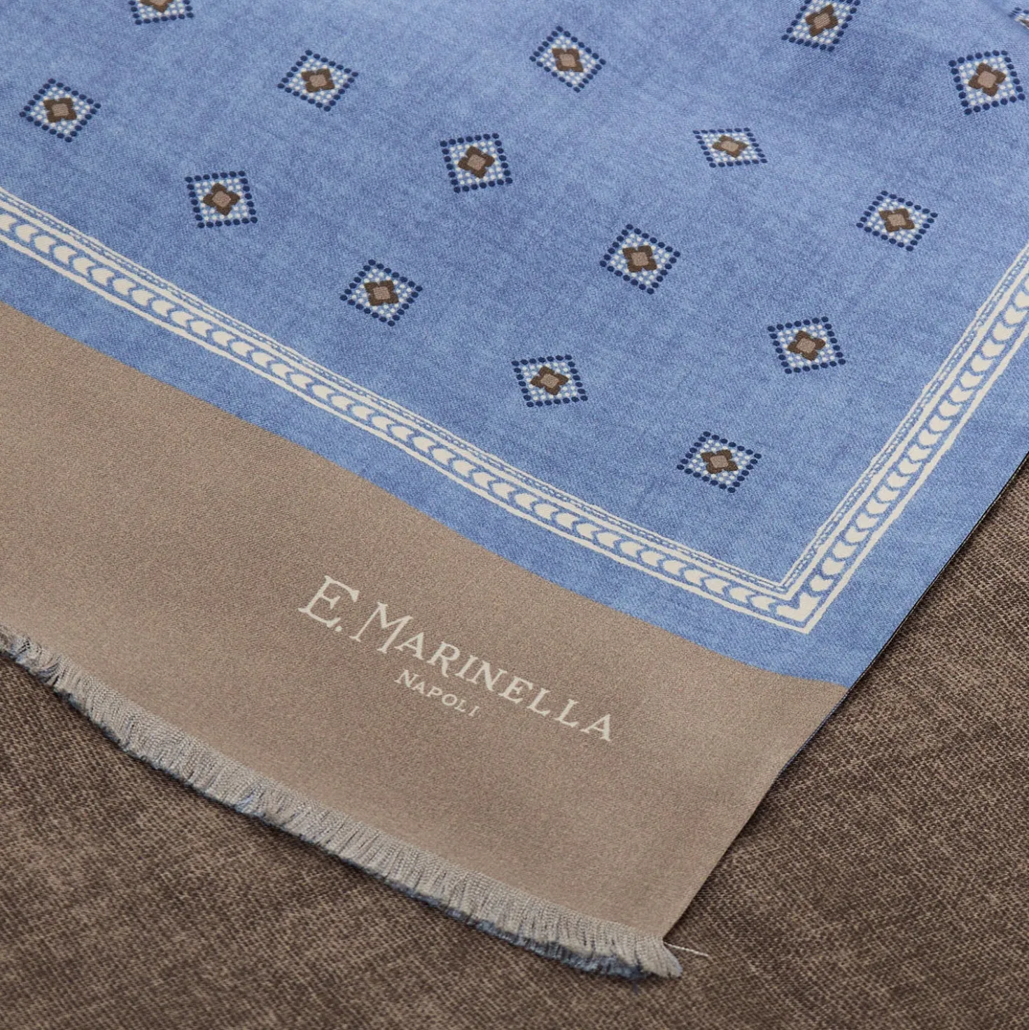 SCIARPA TUBOLARE AZZURRO POLVERE IN SETA TWILL Classic daisy
