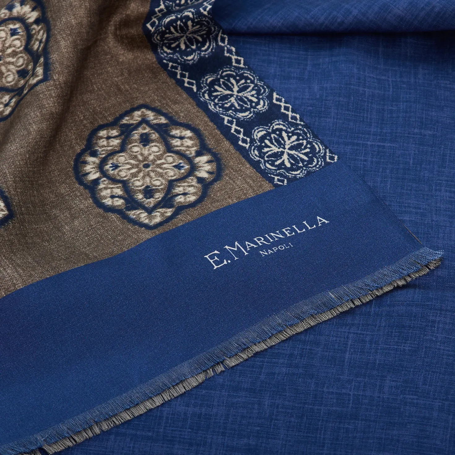 SCIARPA TUBOLARE MARRONE SCURO IN SETA TWILL Classic daisy