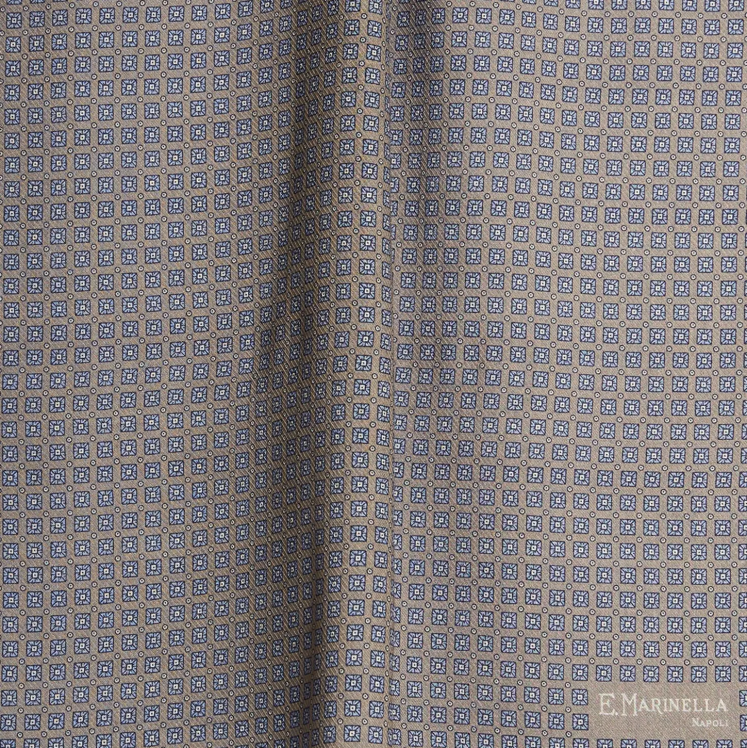 STOLA BEIGE In lana con decorazioni floreali