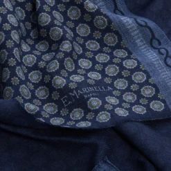 STOLA BLU SCURO In lana con decorazioni floreali