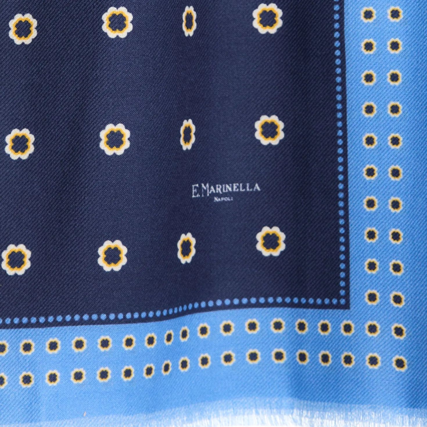 STOLA BLU SCURO IN LANA Decorazioni floreali